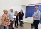 Alcides Calvo con las autoridades de midgets de la localidad de Vila
