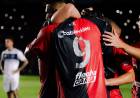 Una noche de reencuentro y desahogo: Colón le sacó el invicto a Los Quemeros