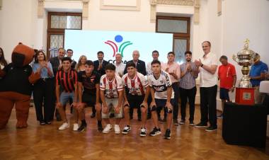 Presentaron la instancia final de la Copa Túnel Subfluvial de fútbol 