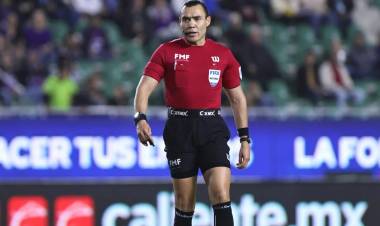 Un árbitro mexicano fue sancionado por pedirle un autógrafo a Messi en la Concacaf Champions League