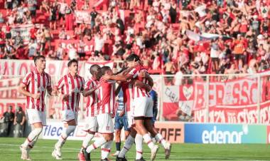El Pincha sufrió en su debut, pero venció a Sarmiento (LB) y sigue adelante