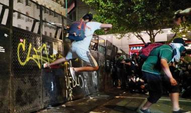 Prohíben el ingreso a la cancha a diez barras tras los disturbios en el Congreso