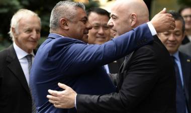 Infantino saludó a Tapia por su regreso al Consejo de la FIFA: “Es un placer volver a contar contigo”