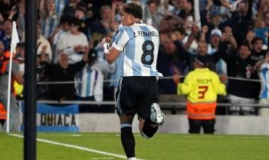 Enzo Fernández llegó para sumarse a la Selección argentina y se refirió a Franco Mastantuono: “Es un crack”