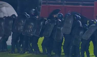 Colón - Mitre, suspendido por serios incidentes en el Brigadier