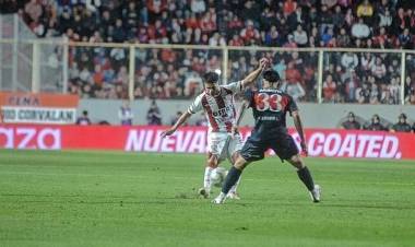 Palacios da pasos firmes en el mediocampo de Unión