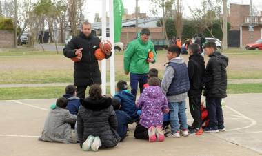Deportes y Recreación en tu Barrio: más de 2000 estudiantes ya disfrutaron del programa