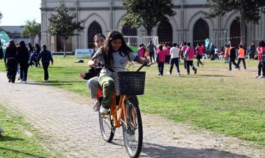 El programa Deportes y Recreación en tu Barrio llegó a Plaza del Folklore