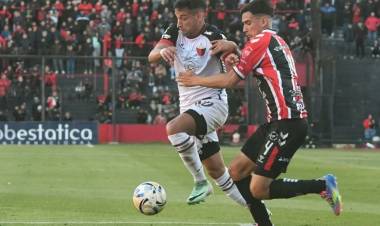 Colón no pudo con Chacarita qué terminó jugando con 9