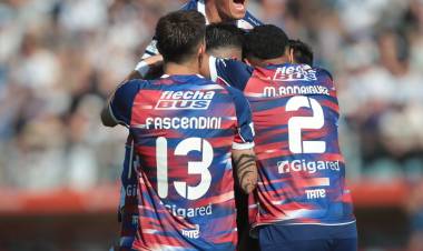 Unión goleó en el bosque y es puntero de su zona