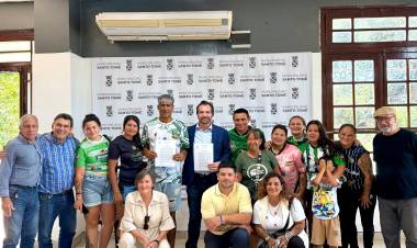 La Municipalidad firmó un contrato de comodato para que el Club Social y Deportivo Real Adelina cuente con un espacio para su sede