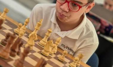 Faustino Oro se convirtió en el jugador más joven de la historia en superar los 2500 de Elo en Rápidas