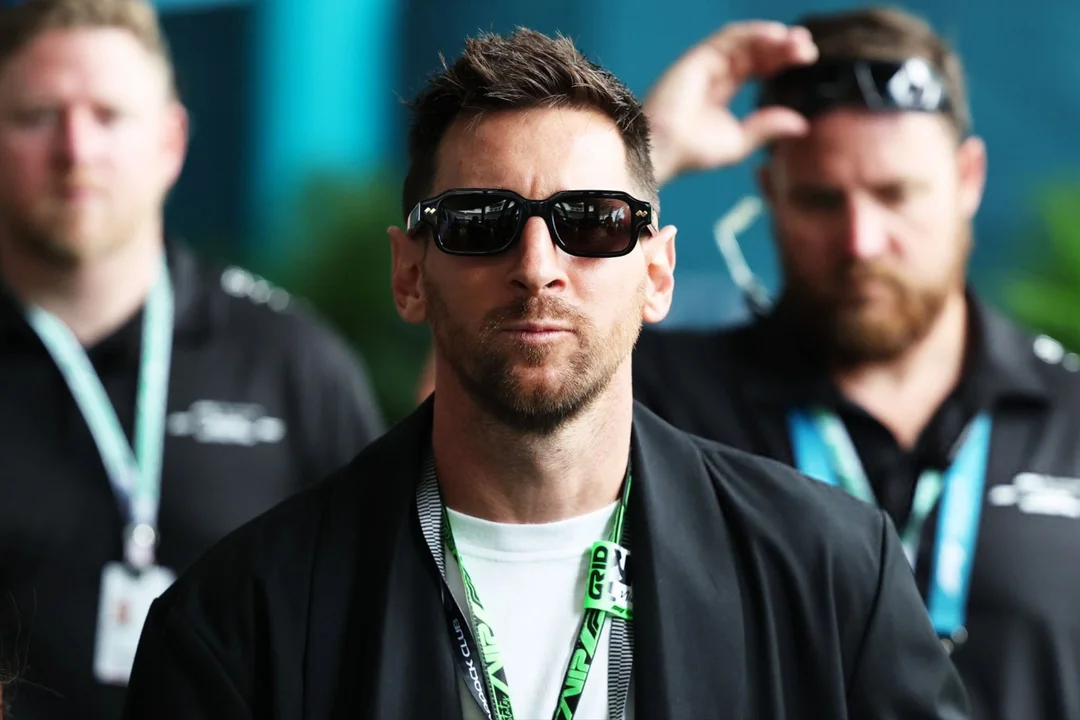 Messi revolucionó el paddock de la Fórmula 1 en Miami para ver la carrera de Colapinto