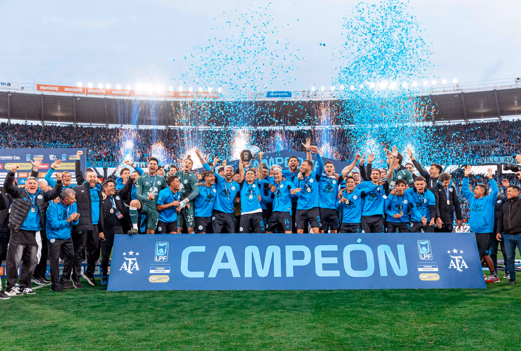 Festejos para la historia: Belgrano levantó su primera copa en primera división