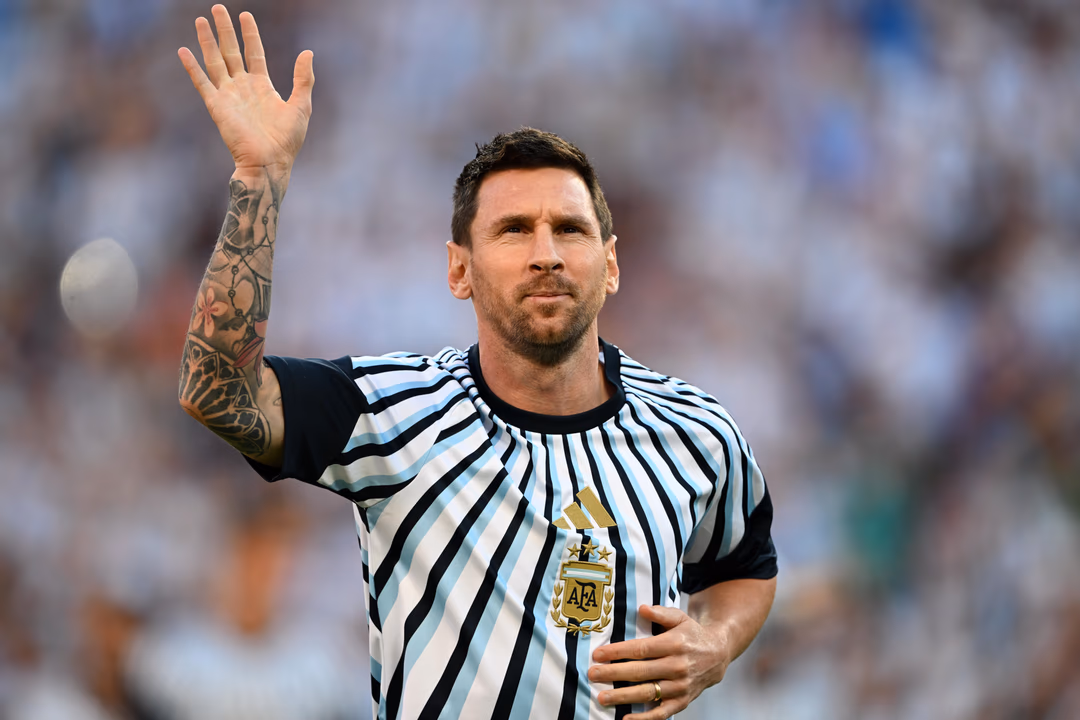 El Daily Mail calentó la designación del árbitro para Argentina-Inglaterra: “Messi obtiene a su árbitro favorito”