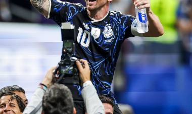 Enzo Fernández y Lionel Messi, figuras en una nueva remontada histórica argentina