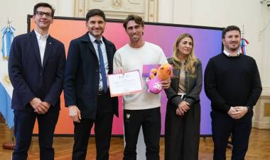 Pullaro reconoció a Los Leones como embajadores de los Juegos Suramericanos Santa Fe 2026