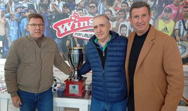 Se presentó en el puerto local la gran final del Apertura José Luis Burtovoy