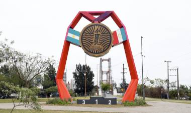 Santa Fe recibe el Fuego Suramericano y vuelve a encender el Puente Colgante