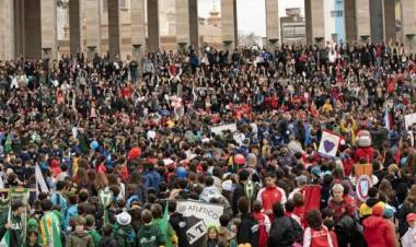 La ciudad del deporte: más de 7.000 niñas y niños colmaron el Monumento en el Encuentro Nacional de Mini Básquet