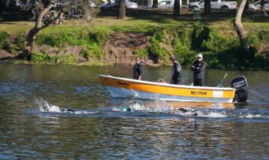 El Mundial Juvenil de Aguas Abiertas pone a prueba al lago del Parque del Sur antes de los Juegos Suramericanos