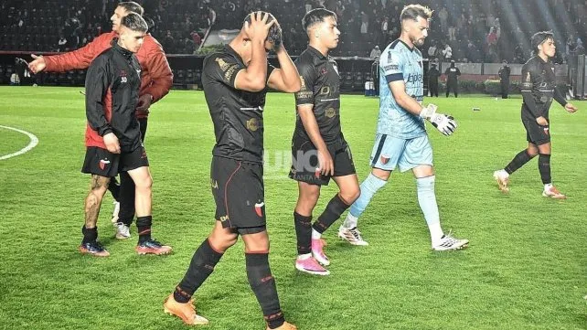 Colón sufrió un golpe durísimo, perdió con Deportivo Morón y encendió todas las alarmas