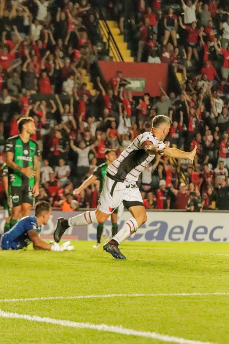 Sufrido triunfo de Colón ante Chicago en el Brigadier