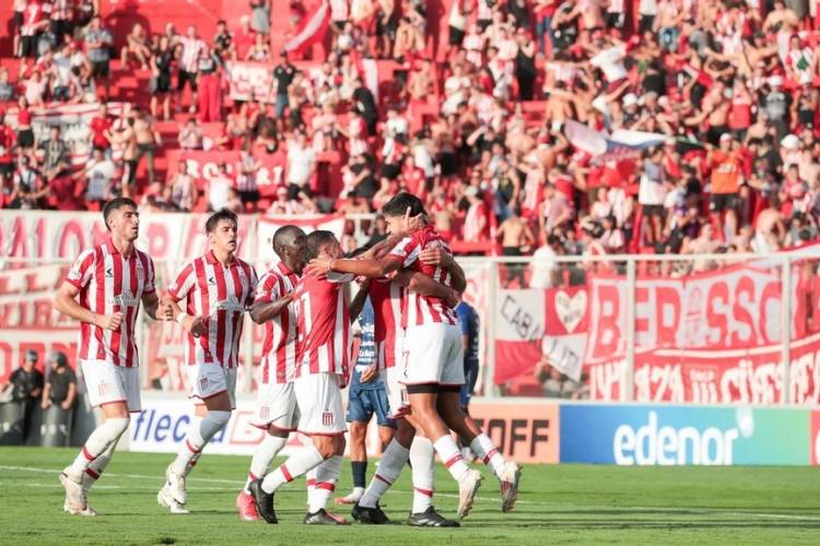 El Pincha sufrió en su debut, pero venció a Sarmiento (LB) y sigue adelante