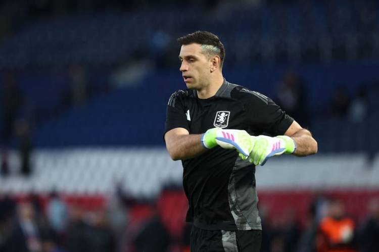 No lo pueden olvidar: los subcampeones mundiales franceses hinchas del PSG insultaron a Dibu Martínez