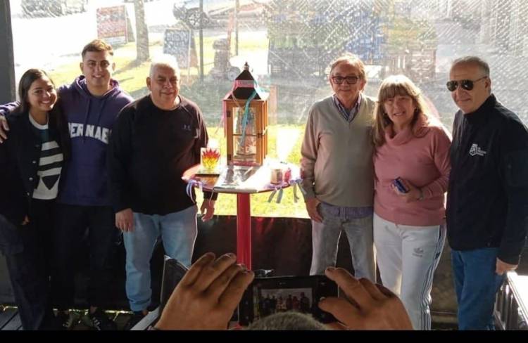 Ariel Sclafani junto a miembros de Motoagua