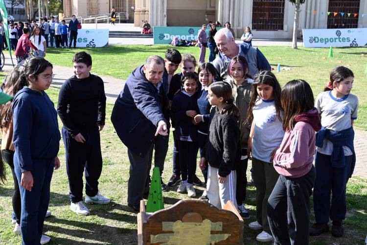 El programa Deportes y Recreación en tu Barrio llegó a Plaza del Folklore