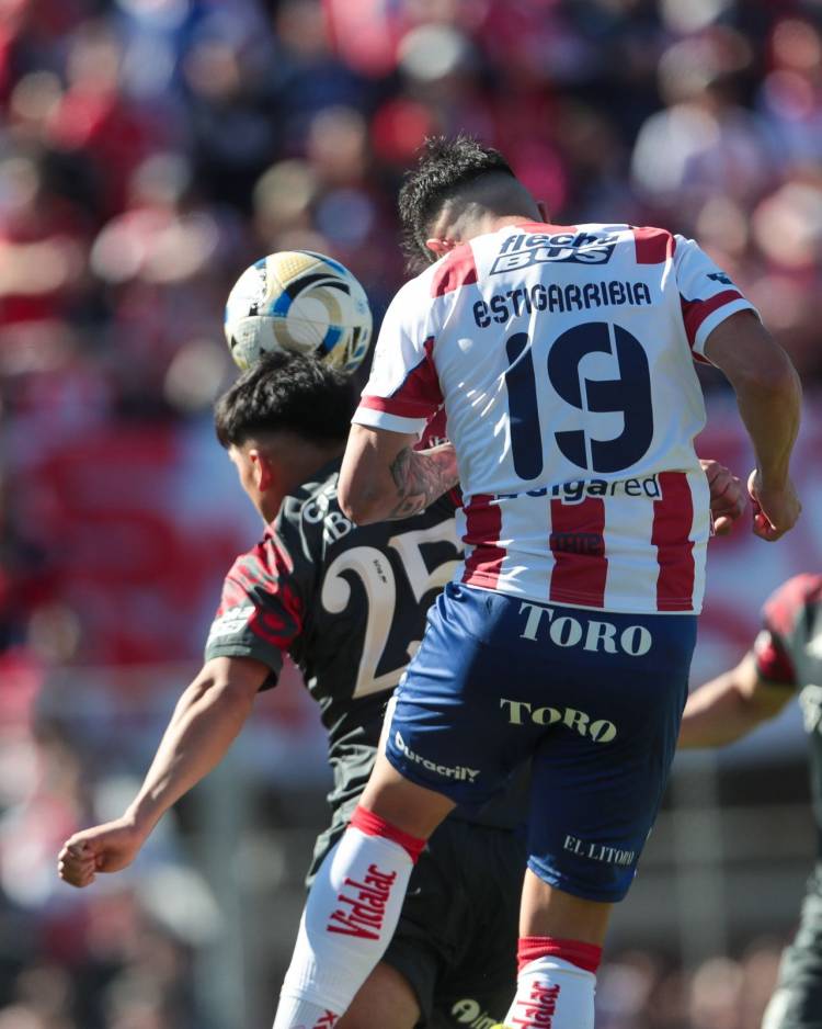 Unión igualó 1 a 1 con Huracán que jugó todo el complemento con un hombre menos