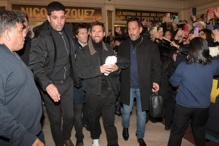 Lionel Messi fue a ver Rocky, la obra de su gran amigo Nicolás Vázquez