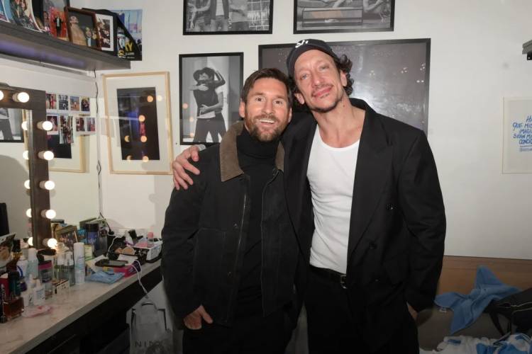 Lionel Messi fue a ver Rocky, la obra de su gran amigo Nicolás Vázquez