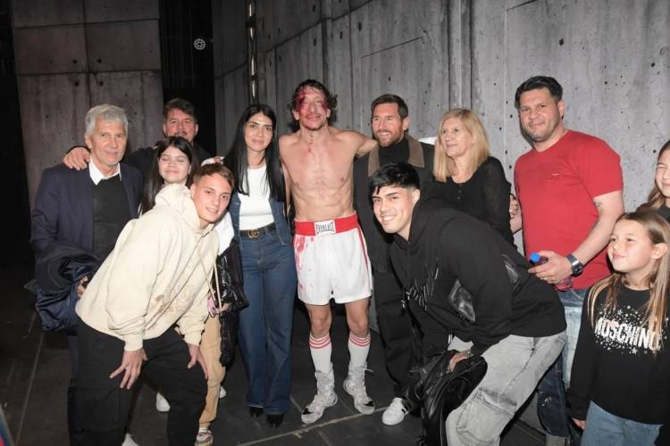 Lionel Messi fue a ver Rocky, la obra de su gran amigo Nicolás Vázquez