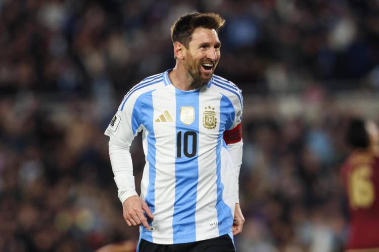 En la noche del Diez, Messi desplegó su show y Argentina goleó 3-0 a Venezuela
