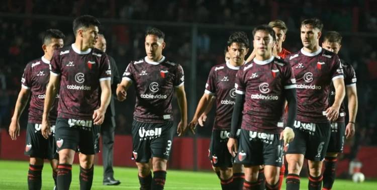 La caída de Colón: el club que fue campeón hace cuatro años y tiene chances de descender a la B Metropolitana