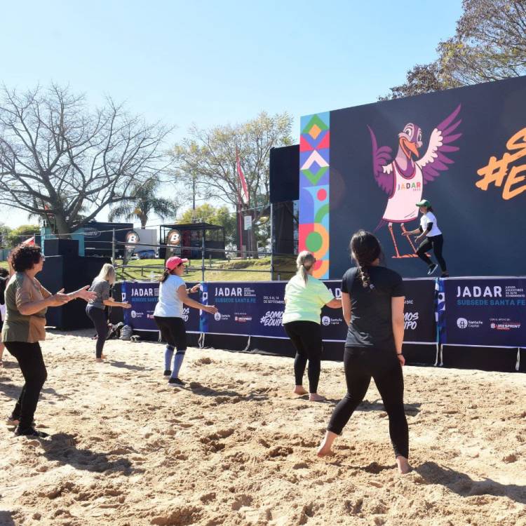 Clases de ritmos y música en vivo: el Fan Fest de Jadar 2025 no se detiene