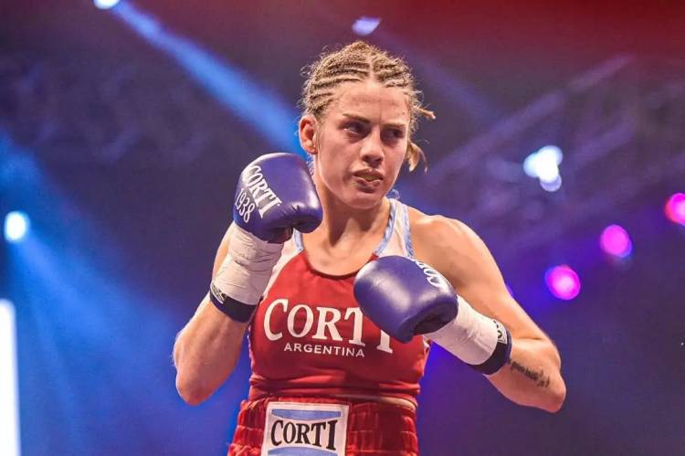 La Princesita Bermúdez demoledora: nocaut en el arranque y triple corona minimosca