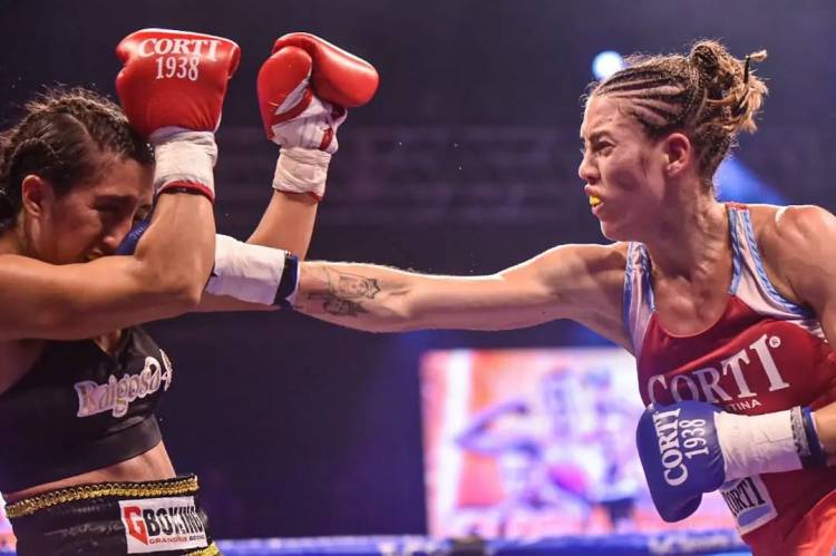 La Princesita Bermúdez demoledora: nocaut en el arranque y triple corona minimosca