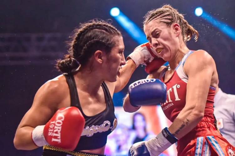 La Princesita Bermúdez demoledora: nocaut en el arranque y triple corona minimosca