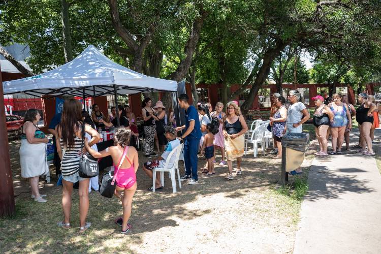 Rosario, el municipio impulsa jornadas de vacunación en colonias y piletas municipales durante el verano