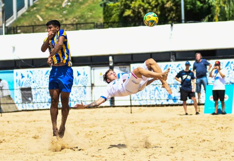 Playa Olímpica rumbo a los Suramericanos 2026: Rosario cerró la Copa Tricentenario de fútbol playa con festejo guaraní