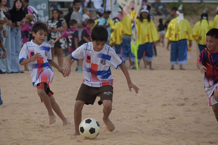 Más de 1000 chicos disfrutaron del encuentro de la Liga Infantil de los Barrios en la Costanera