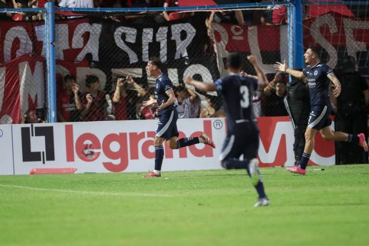 Acassuso sorprendió a Newell's en Rafaela