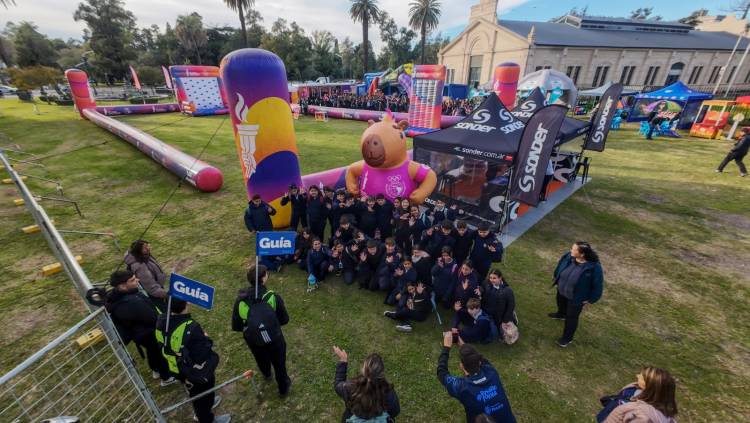 Arrancó la cuarta edición de los Juegos CReAR con miles de chicas y chicos viviendo la gran fiesta del deporte rosarino