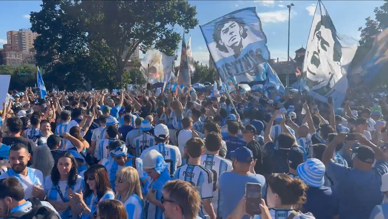 Banderazo histórico: miles de argentinos coparon Kansas City en la previa del debut de la Selección ante Argelia