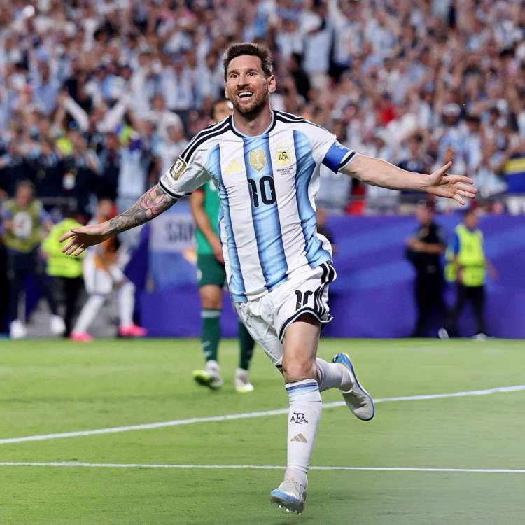 Otro golazo de Messi y un hat-trick inolvidable ante Argelia