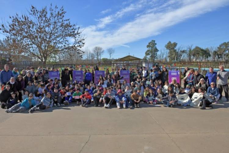 «Vivamos los Juegos»: el Polideportivo Cristalería se llenó de propuestas lúdicas, aprendizaje y espíritu olímpico