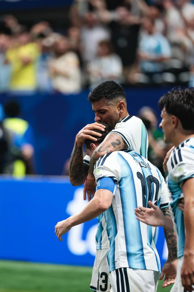 El Cuti Romero y Paredes, los más destacados en un partido de locos ante Egipto